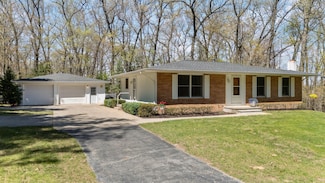 13392 Rainbow Dr, Gregory, MI 48137