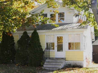 1 Prospect St, Springvale, ME 04083
