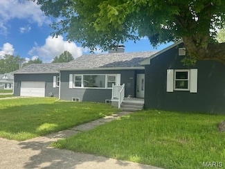 305 E Hauser St, Litchfield, IL 62056