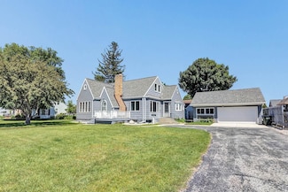 413 Jefferson St, Algoma, WI 54201