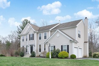 21 Howarth Dr, Upton, MA 01568