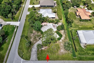 702 Lake Dr, Sebastian, FL 32958