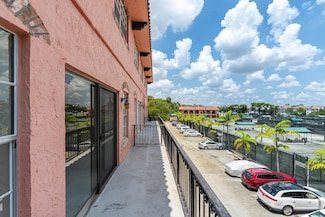650 Tennis Club Dr Unit 303, Fort Lauderdale, FL 33311