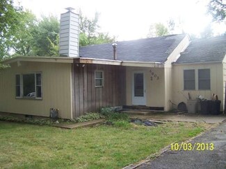 4803 Mccullom Lake Rd, McHenry, IL 60050