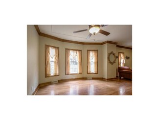 4015 Locust St, Kansas City, MO 64110