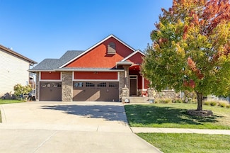 535 71st St, West Des Moines, IA 50266