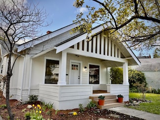 860 NW 5th St, Grants Pass, OR 97526