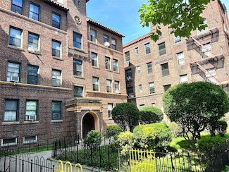 62-64 Saunders St Unit 3H, Rego Park, NY 11374