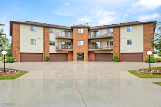 2705 35th Ave S Unit 301, Fargo, ND 58104