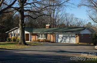 2619 Pinoak Dr, Hickory, NC 28602