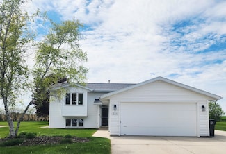 326 N 15th St, Oostburg, WI 53070