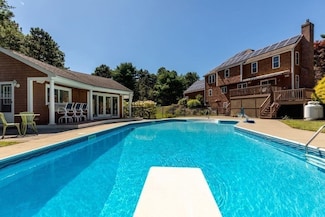 206R Bourne Rd, Plymouth, MA 02360