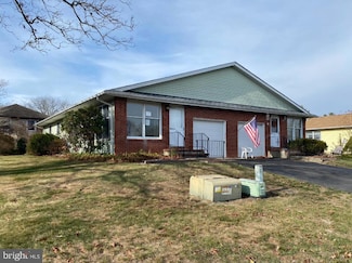22 Magnolia Rd, Manahawkin, NJ 08050