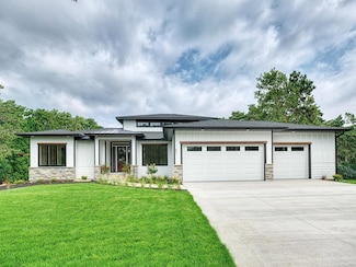 631 Callahan Place, Saint Paul, MN 55118
