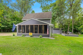 16933 3rd St, Copemish, MI 49625