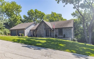 8605 Deer Run St, Lenexa, KS 66220