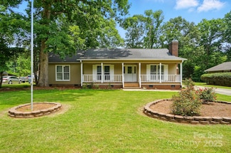 336 Oakwood Dr, Mount Holly, NC 28120