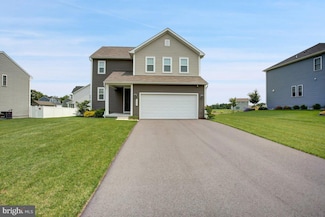1537 Finch Dr, Chambersburg, PA 17202