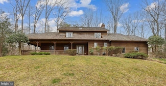41 Cedar Dr, Sterling, VA 20164