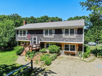 43 Pin Oak Cir, West Tisbury, MA 02575