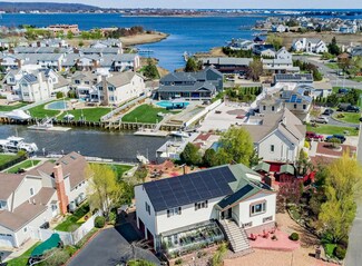 8 Gull Point Rd, Monmouth Beach, NJ 07750