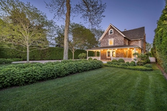 6 Wainscott Main St, Wainscott, NY 11975