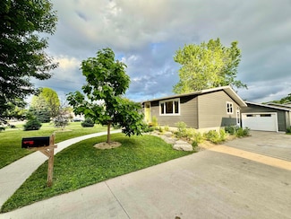 401 Mound St, Decorah, IA 52101