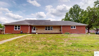 3001 Skyline Dr, Sedalia, MO 65301