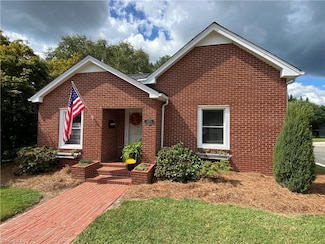 1125 Mitchell St, Mount Airy, NC 27030