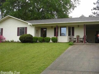 629 S 5th St, Glenwood, AR 71943