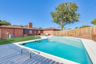 4714 Crownpoint Cir, Dallas, TX 75232