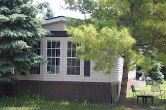 264 Sarah Fern Ct, Lapeer, MI 48446