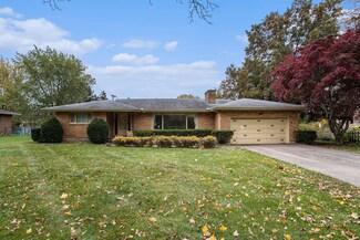 2426 Shoreham Dr, Saint Joseph, MI 49085