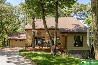 17633 Pioneer Trail, Plattsmouth, NE 68048