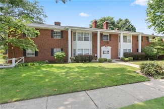 2888 Pease Dr Unit 110, Rocky River, OH 44116