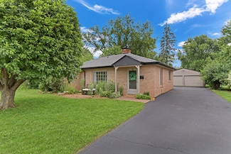 137 School St, Grayslake, IL 60030