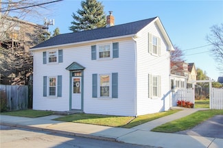 26 Freebody St, Newport, RI 02840