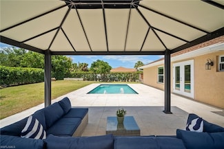206 Willowick Dr, Naples, FL 34110