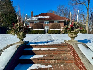 5256 N Illinois St, Indianapolis, IN 46208
