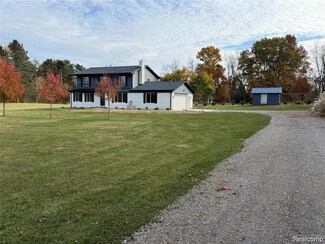 1700 Oakwood Rd, Ortonville, MI 48462