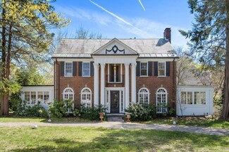 5 Hammond St, Chestnut Hill, MA 02467