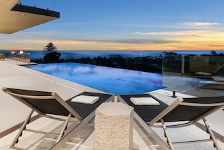 6627 Muirlands Dr, La Jolla, CA 92037