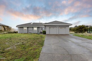 45775 Kinnikinnick Dr, Neskowin, OR 97149