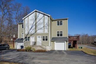 2 Knotts St, Hudson, MA 01749