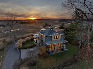 28 Riverside Ln, Madison, CT 06443