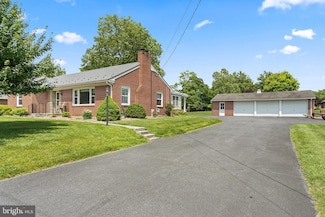 678 S Washington St, Greencastle, PA 17225