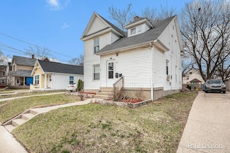 831 Alexander St SE, Grand Rapids, MI 49507