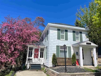 511 Bay St, Petoskey, MI 49770