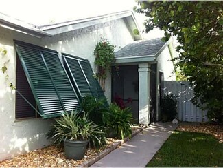 9708 Sunny Isle Cir, Boca Raton, FL 33428