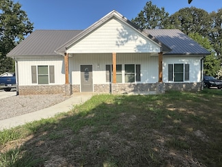 222 E Meadow Cir, Clarksville, TN 37043